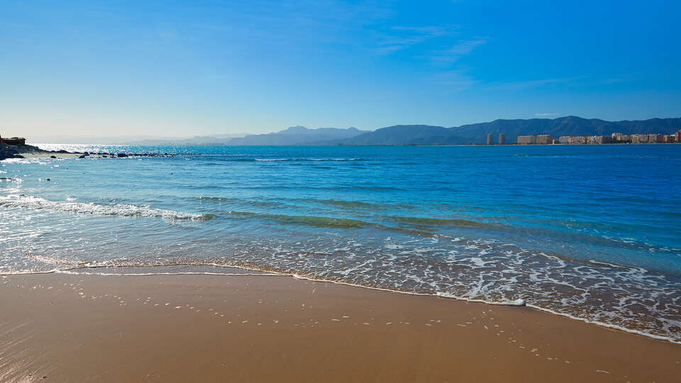 Escapate en apartamento de dos dormitorios a pie de playa en Oliva