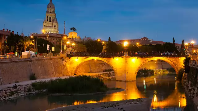 Romantisme en junior suite avec bain hydromassant à Murcie