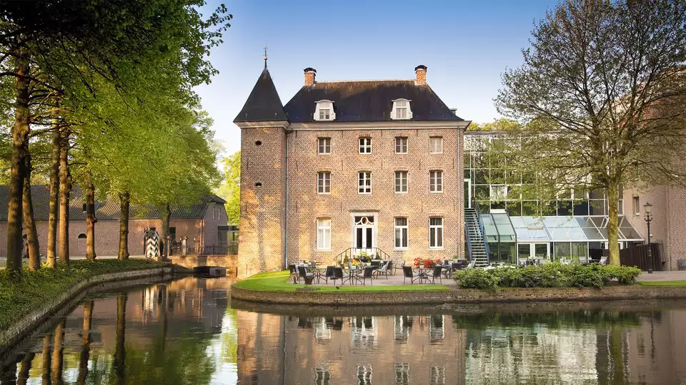Kom tot rust in een middeleeuws kasteel nabij Venlo