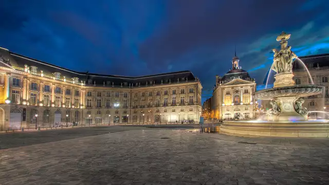 Détendez-vous sur une terrasse privée avec balnéo, au cœur de Bordeaux