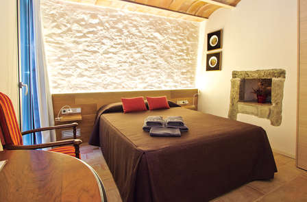 Romantisme dans une maison d'époque à Salt dans la province de Gérone