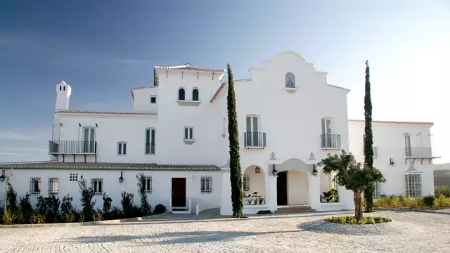 Geniet van deze indrukwekkende Andalusische boerderij in een superior kamer met welkomstchampagne