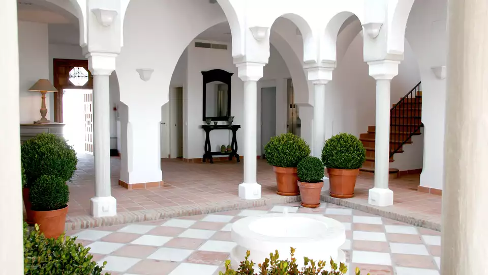 Escapate a un precioso cortijo andaluz con cena tipica regional