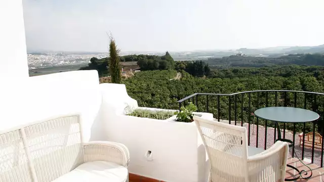 Geniet van deze indrukwekkende Andalusische boerderij in een superior kamer met welkomstchampagne