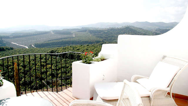 Escapate a un precioso cortijo andaluz con cena tipica regional