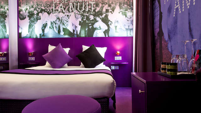 Romanticismo en habitación superior en el barrio de Montmartre