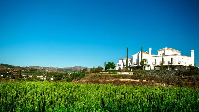 Escapada rural con copa de cava en cortijo andaluz del siglo XIX en Vélez, Málaga