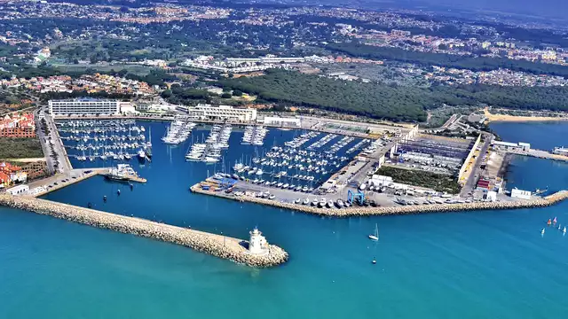 Hotel 4* en el Puerto de Santa Maria en media pensión con piscinas