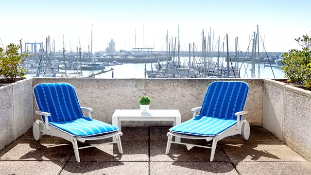 Junior Suite con amplia terraza y vista al Puerto con desayuno incluido