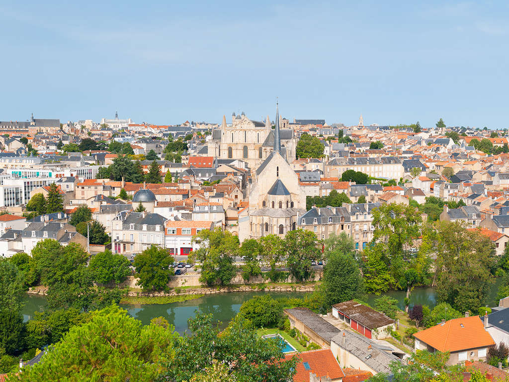 France - Poitou Loire - Chasseneuil du Poitou - Week-end avec dîner et accès spa à Poitiers - 4*