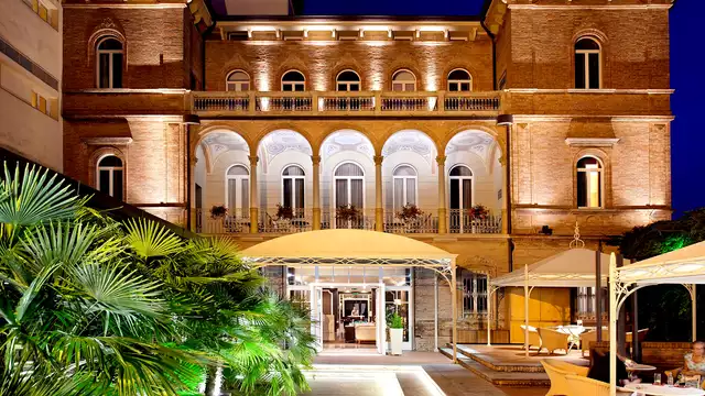 Soggiorno in mezza pensione a Rimini - in hotel fronte mare
