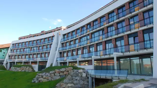 Évasion dans des appartements spacieux sur la baie de Boó