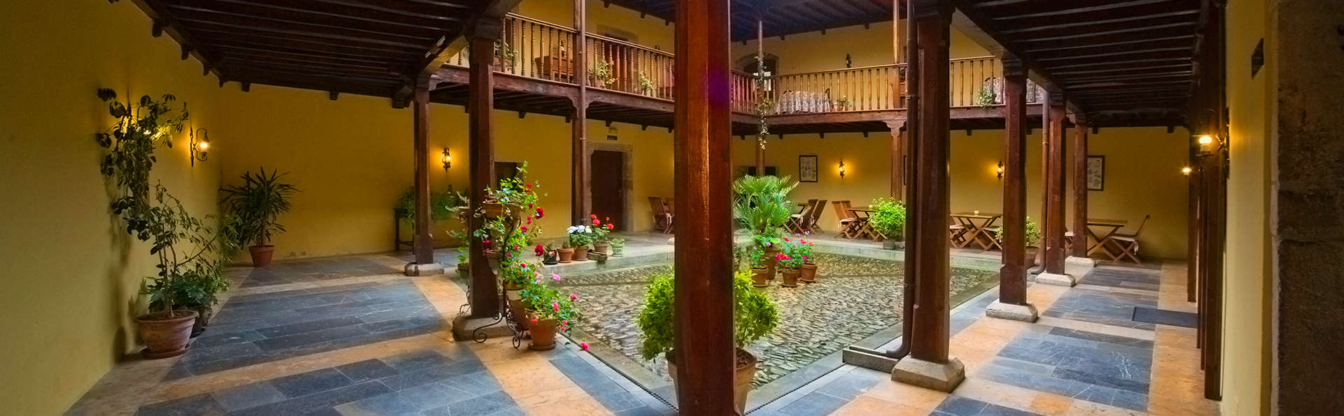 Castillo Valdés Salas - EDIT_Terrace.jpg