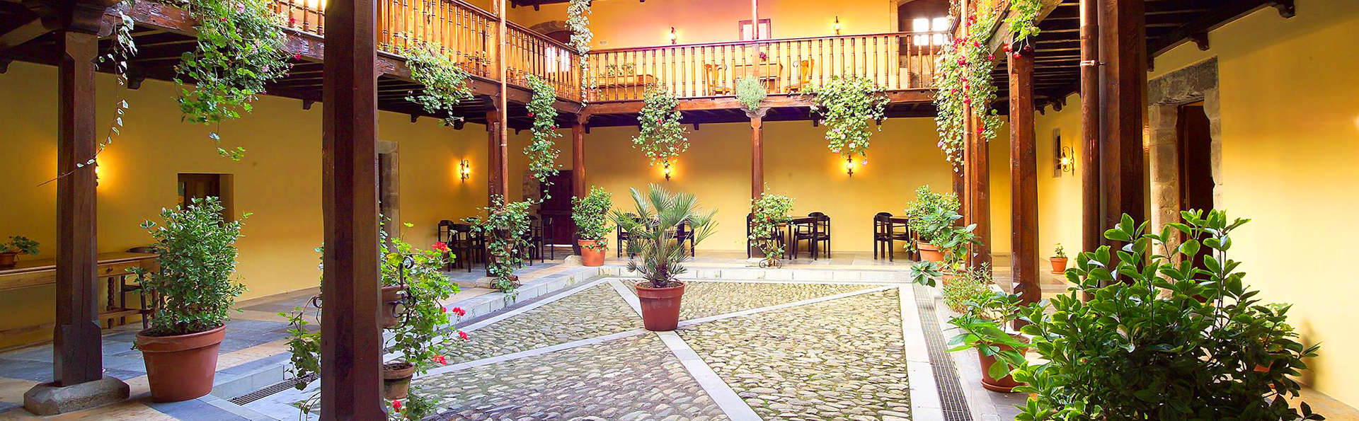 Castillo Valdés Salas - EDIT_Terrace2.jpg