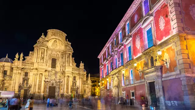 Escapada en el corazon de Murcia con desayuno y copa de bienvenida