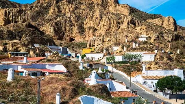 Escapada romántica en estas cuevas de Benalúa de Guadix, Granada