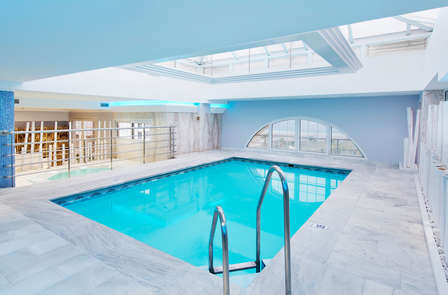 Ontspanning aan de kust van Motril, Granada, met 1 kind gratis