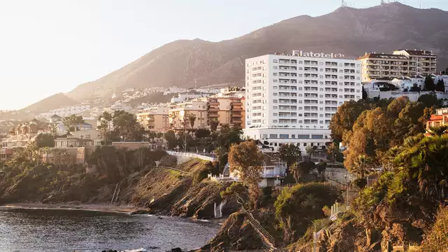 Escapada en la costa en Benalmádena junto a la playa de Yucas en habitación superior