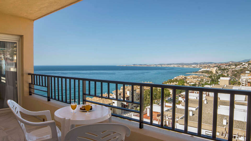 Oferta en la Costa del Sol en apartamento y media pension aprovecha ahora y ahorra