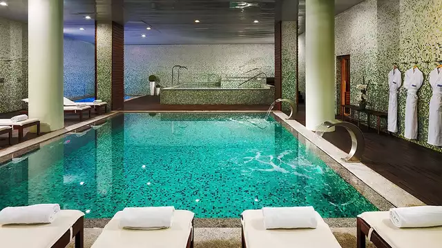 Uitje voor de zintuigen: diner, toegang tot spa en cava in Barcelona