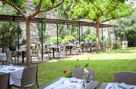 Calme et sérénité dans un cloître du XVIe à Avignon
