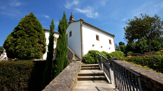 Desconexión con botella de cava en un pazo en Oleiros