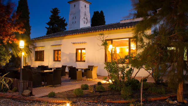 Goditi una vacanza in una tenuta rurale della Mancia con accesso alla spa.