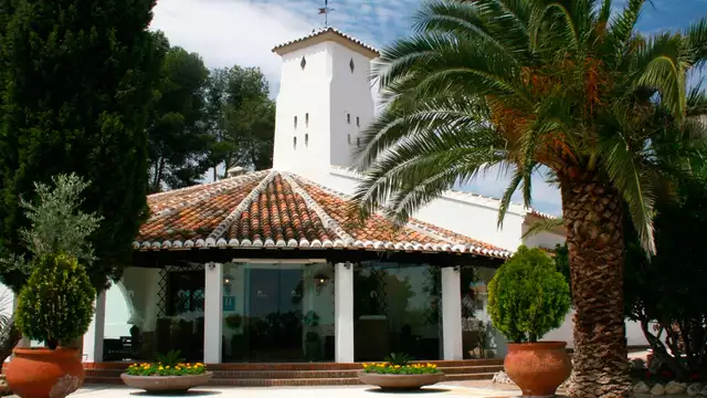 Disfruta de una escapada en una finca rural con piscina exterior y spa