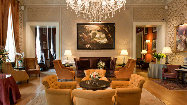 Early summer: anticípate y reserva una estancia romántica en el centro de Brujas