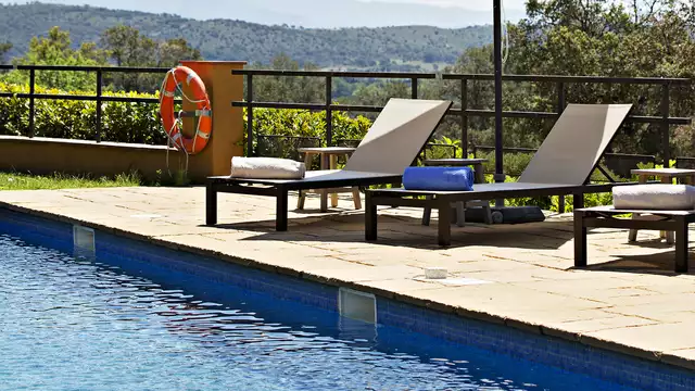 Escapade premium : jacuzzi privé et dîner dans la tranquillité la plus absolue