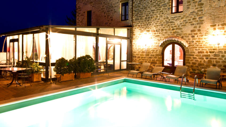 Relais La Corte di Bettona - Edit_Pool.jpg