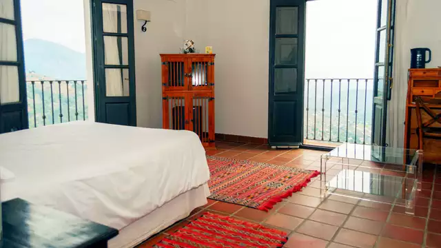 Déconnectez-vous dans cet hôtel rural avec spa privé et vues incroyables sur la Sierra de las Nieves