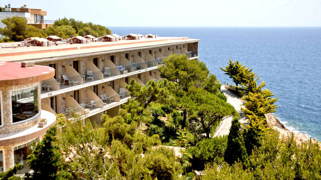 Oferta exclusiva: ¡gastronomía, relax y aperitivo frente al Mar en la costa Brava!