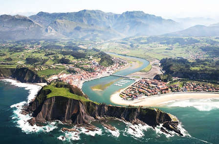 Escapade romantique à Ribadesella avec champagne, chocolats et location de vélos