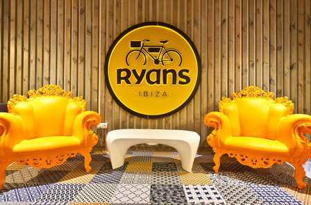 In het hart van Ibiza in een appartement met uitzicht op zee