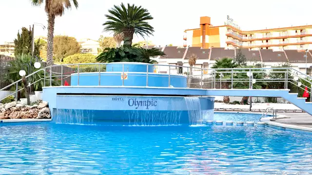Voyage en famille à Calella dans un hôtel avec piscine et dîner inclus