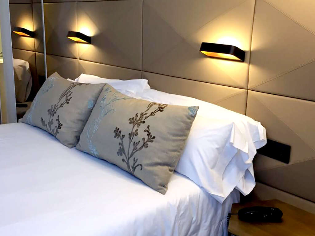 Découvrez Barcelone de manière romantique et glamour et profitez des vues magiques - 4* - 5