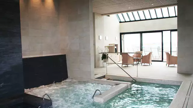 Séjour découverte thalasso avec soins et accès au parcours aquatonic en chambre latéral mer
