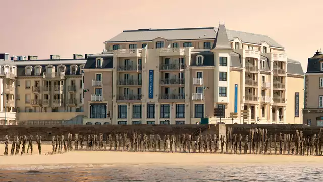 Séjour découverte thalasso avec soins et accès au parcours aquatonic en chambre latéral mer