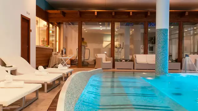 Week-end romantique à Alberobello : nuit en hôtel 4* avec demi-pension et accès au spa