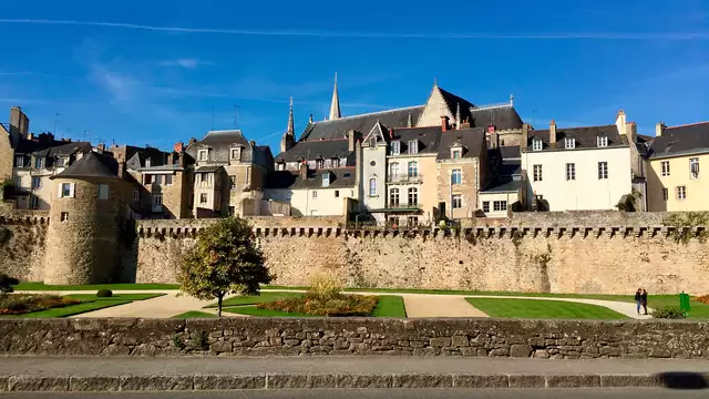 Explora Vannes y el Golfo de Morbihan con desayuno incluido