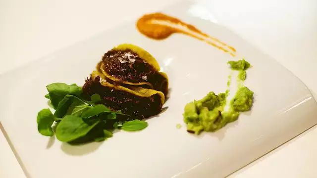 Expérience VIP avec dîner gastronomique, massage, spa, fruits chocolatés et bien plus encore