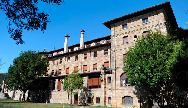 Escapada con media pensión en un hotel balneario junto al embalse del Ebro con acceso al spa