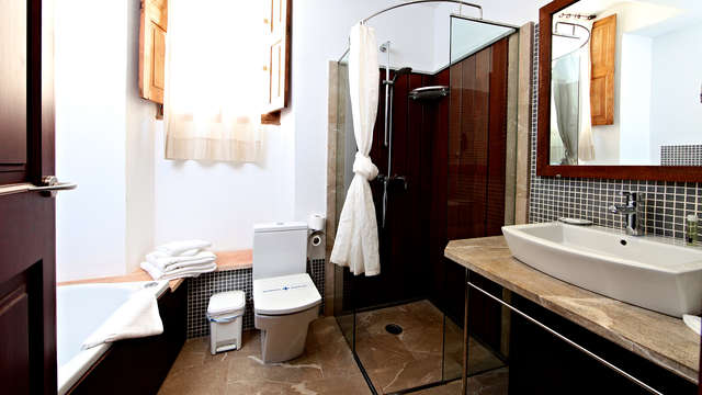 1 noche en habitación doble vista a la ciudad para 2 adultos