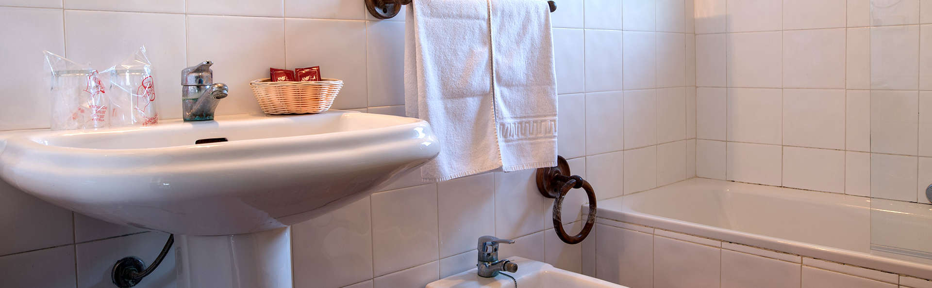 Hotel El Horcajo - Edit_Bathroom3.jpg