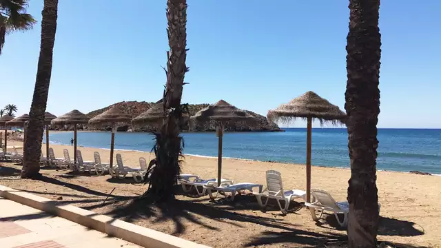 Séjournez face à la Méditerranée dans la baie de Mazarrón