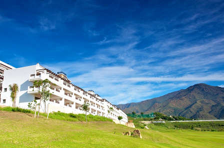 Escapade de luxe dans un appartement, avec vue sur la mer et kayak à Estepona