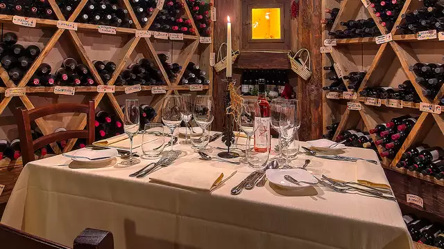 Séjour romantique dans les Dolomites : nuit en suite avec bouteille dans la chambre, spa et dîner