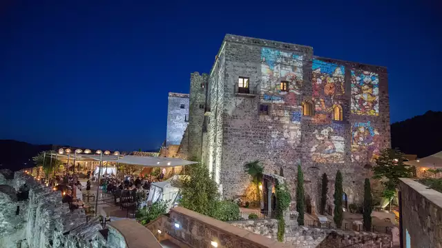 Escapada romántica: noche en el Castillo de Limatola en suite con jacuzzi y hammam