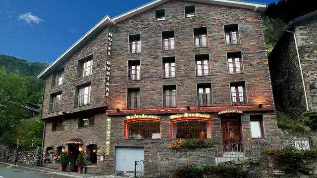Venez profiter d'Andorre avec un accès au spa nocturne.